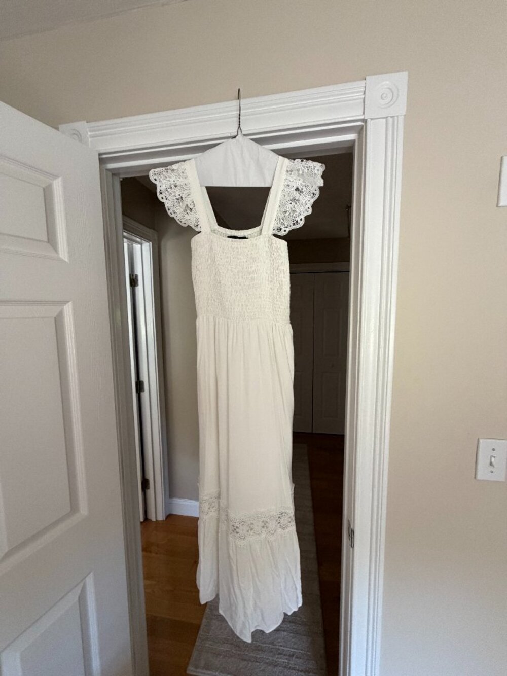 Zesica Midi White Dress Size Medium